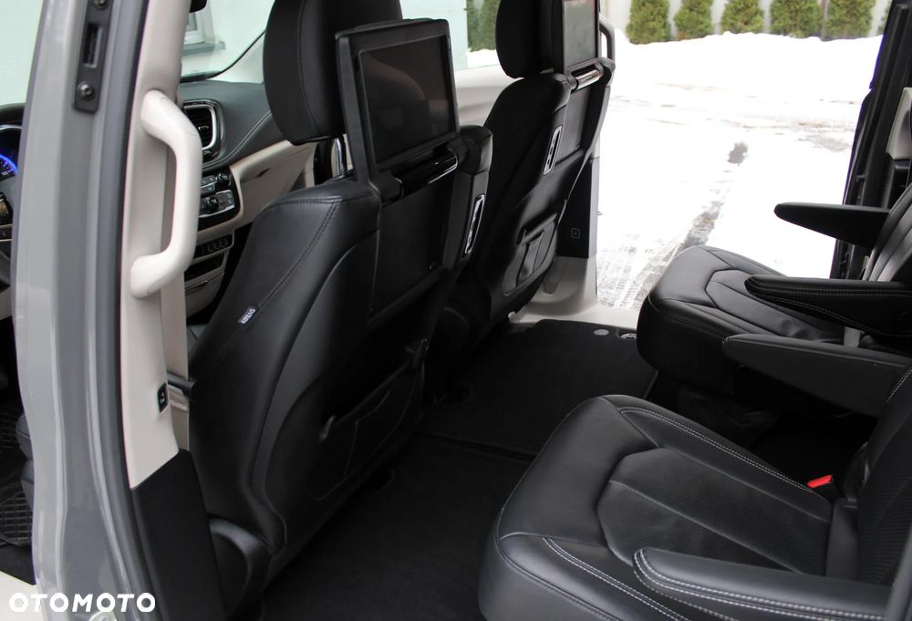 Chrysler Pacifica - 13