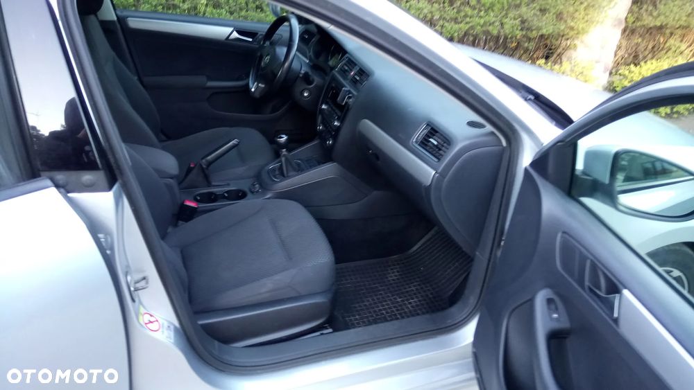 Volkswagen Jetta 1.6 TDI BMT Trendline - 11