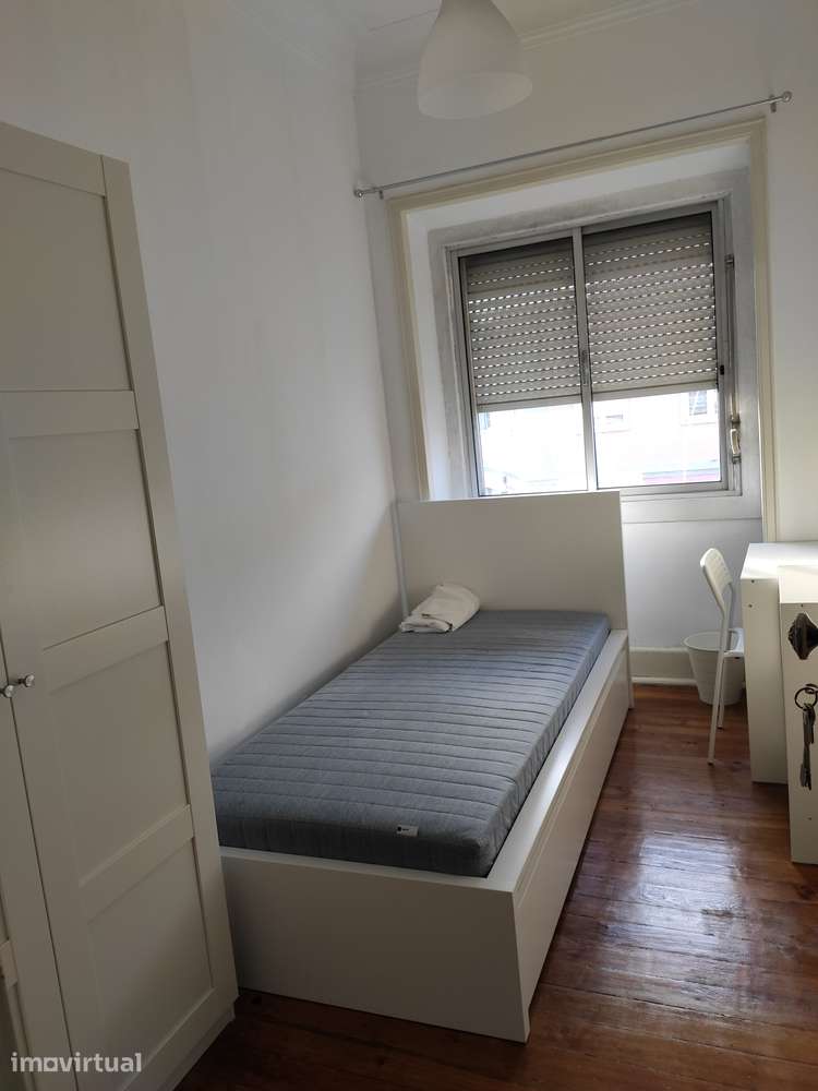 Apartamento T2 com cozinha separada no centro da Amadora - Grande imagem: 5/13