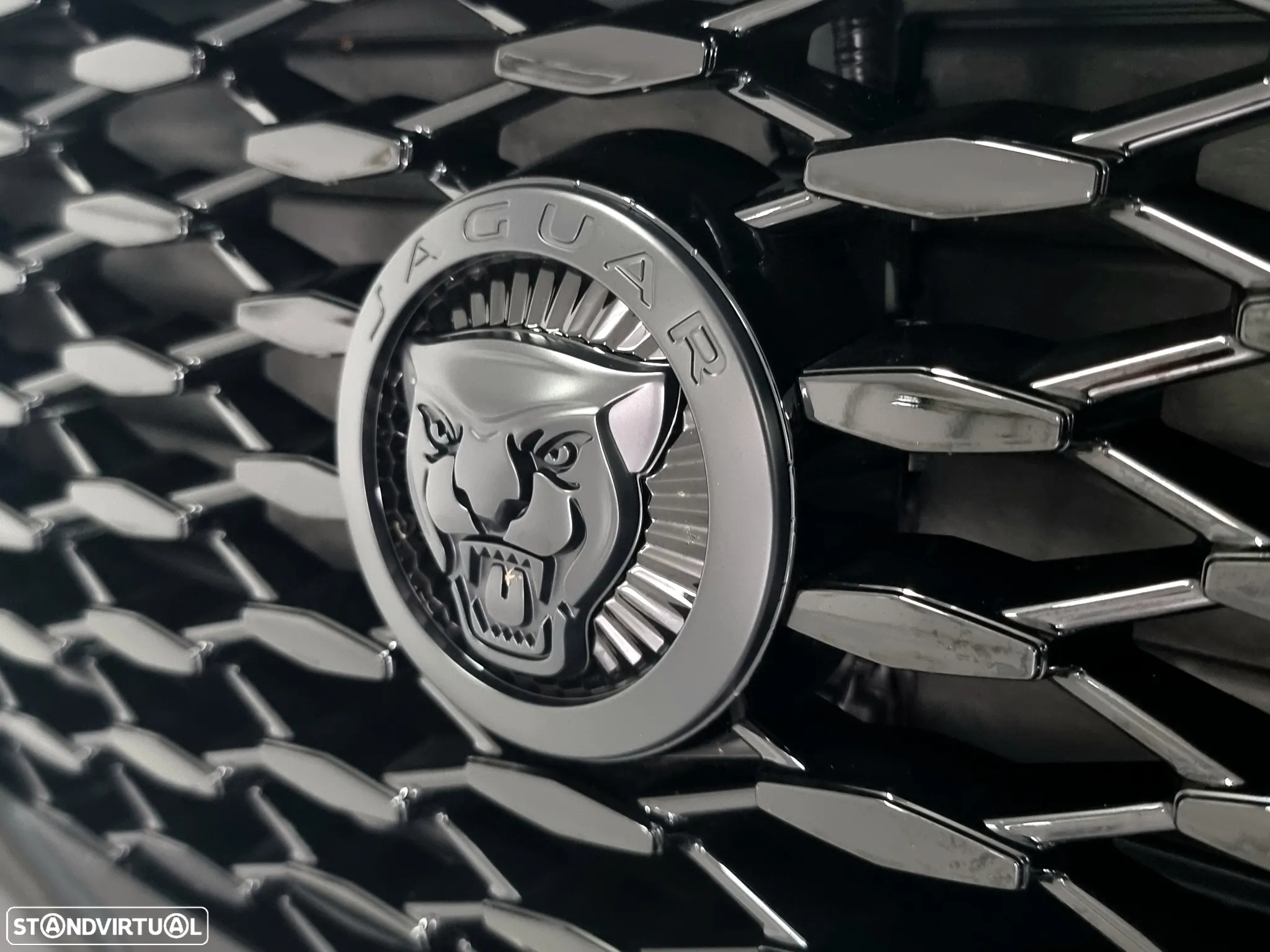 Jaguar E-Pace 1.5 P300e R-Dynamic SE AWD Aut. - 9