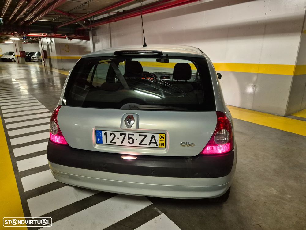 Renault Clio 1.2 16V Confort Dynamique - 11