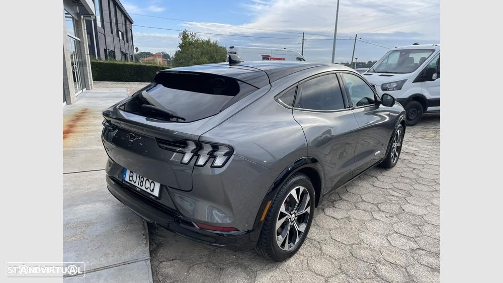 Ford Mustang Mach-E Premium AWD - 4
