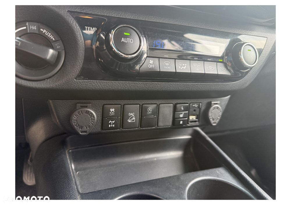 Toyota Hilux 2.8 D-4D Double Cab Invincible Sport 4x4 - 15