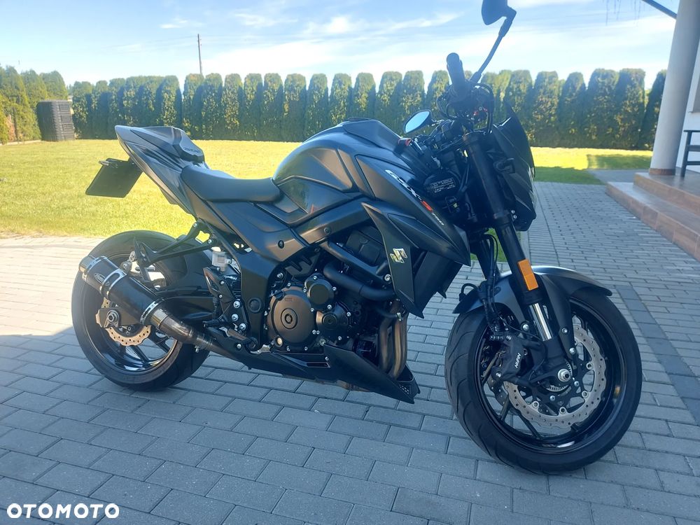 Suzuki GSX - 2