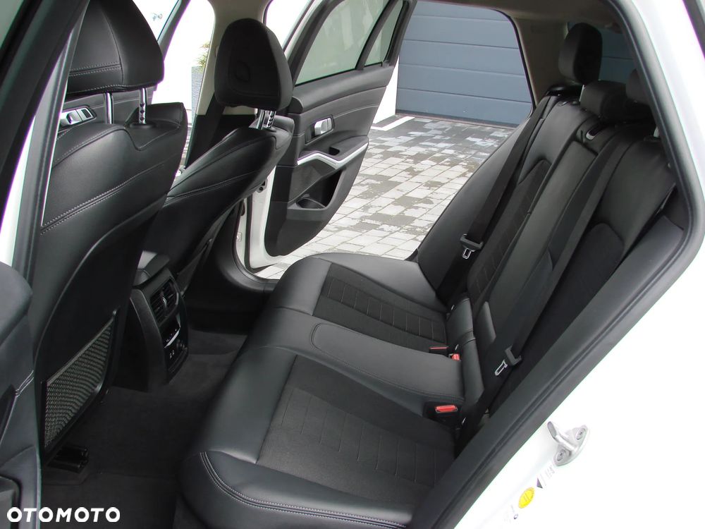 BMW Seria 3 - 18