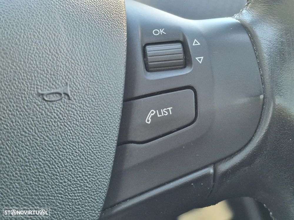 Peugeot 2008 1.2 PureTech Allure - 32