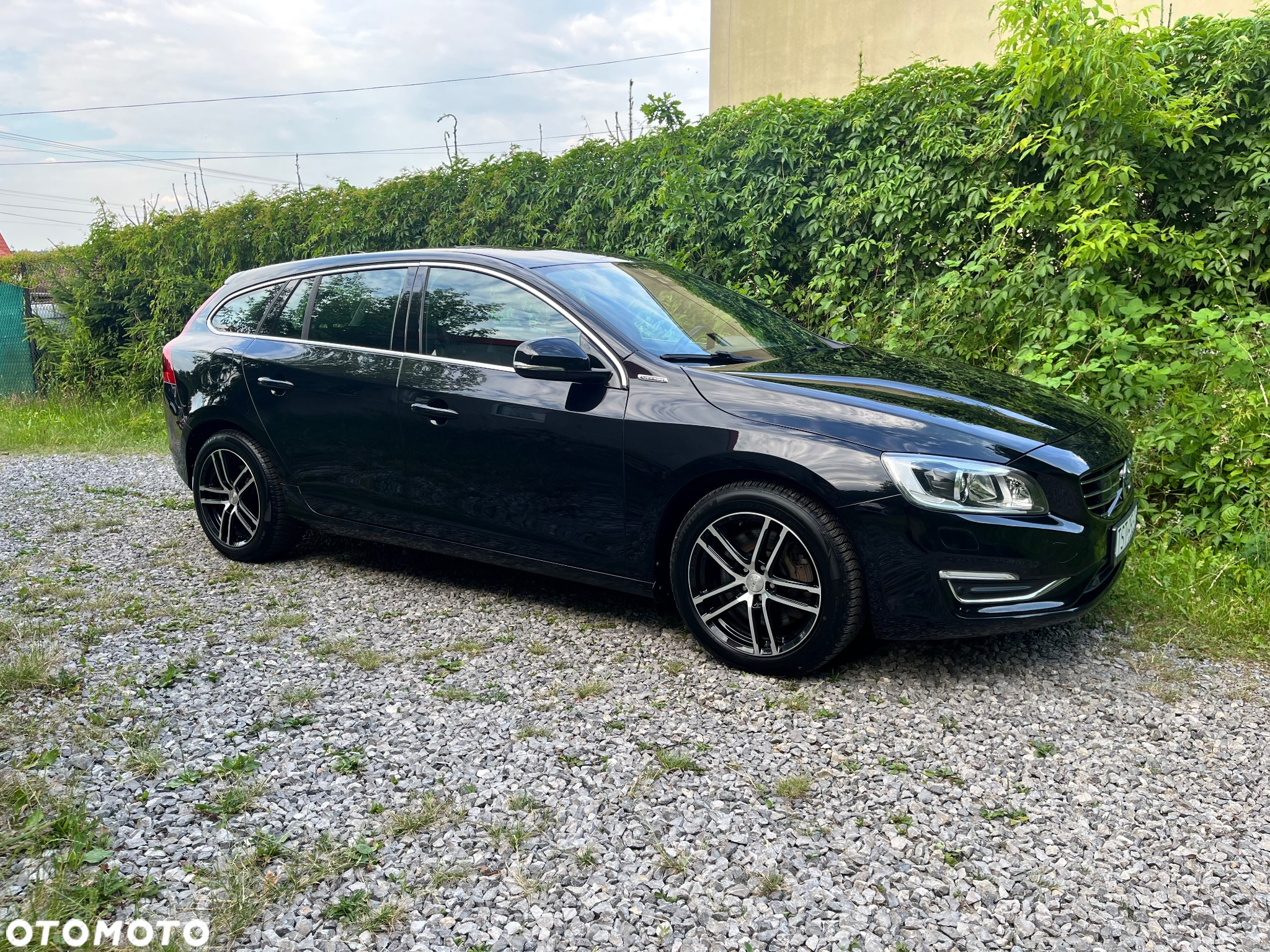 Volvo V60 D6 AWD Plug-in Hybrid R-Design Summum - 11