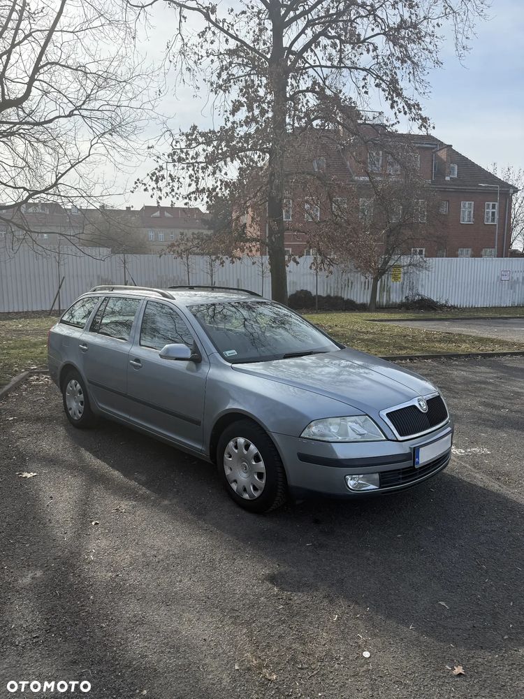 Skoda Octavia 1.6 FSI Ambiente - 4