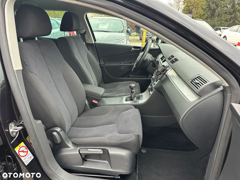 Volkswagen Passat 2.0 TDI DPF Comfortline - 18