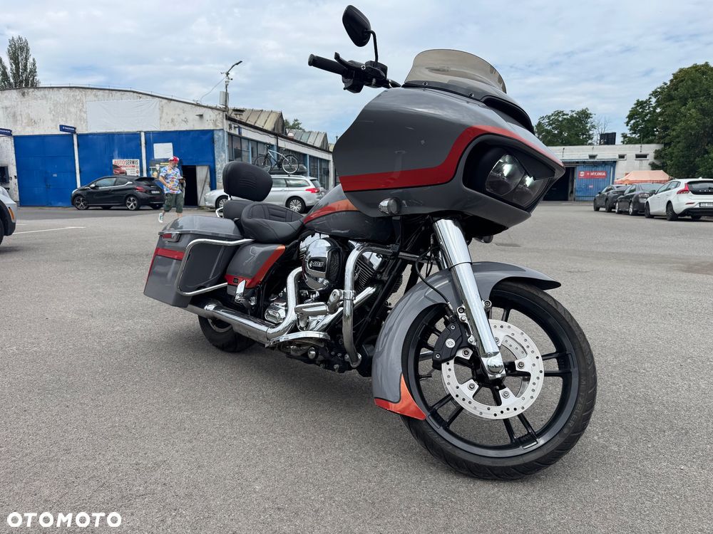 Harley-Davidson Touring Road Glide - 4