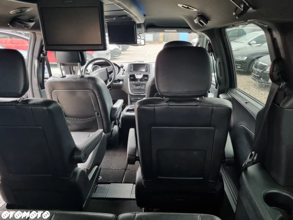 Chrysler Town & Country 3.6 Limited - 9