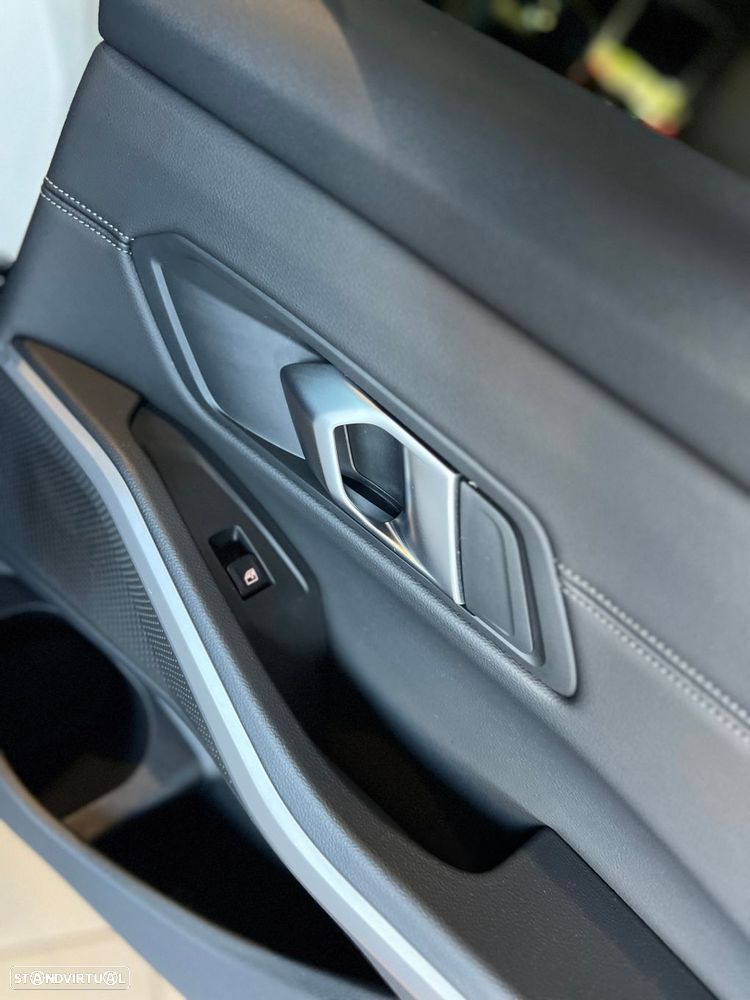 BMW 320 e Auto - 44