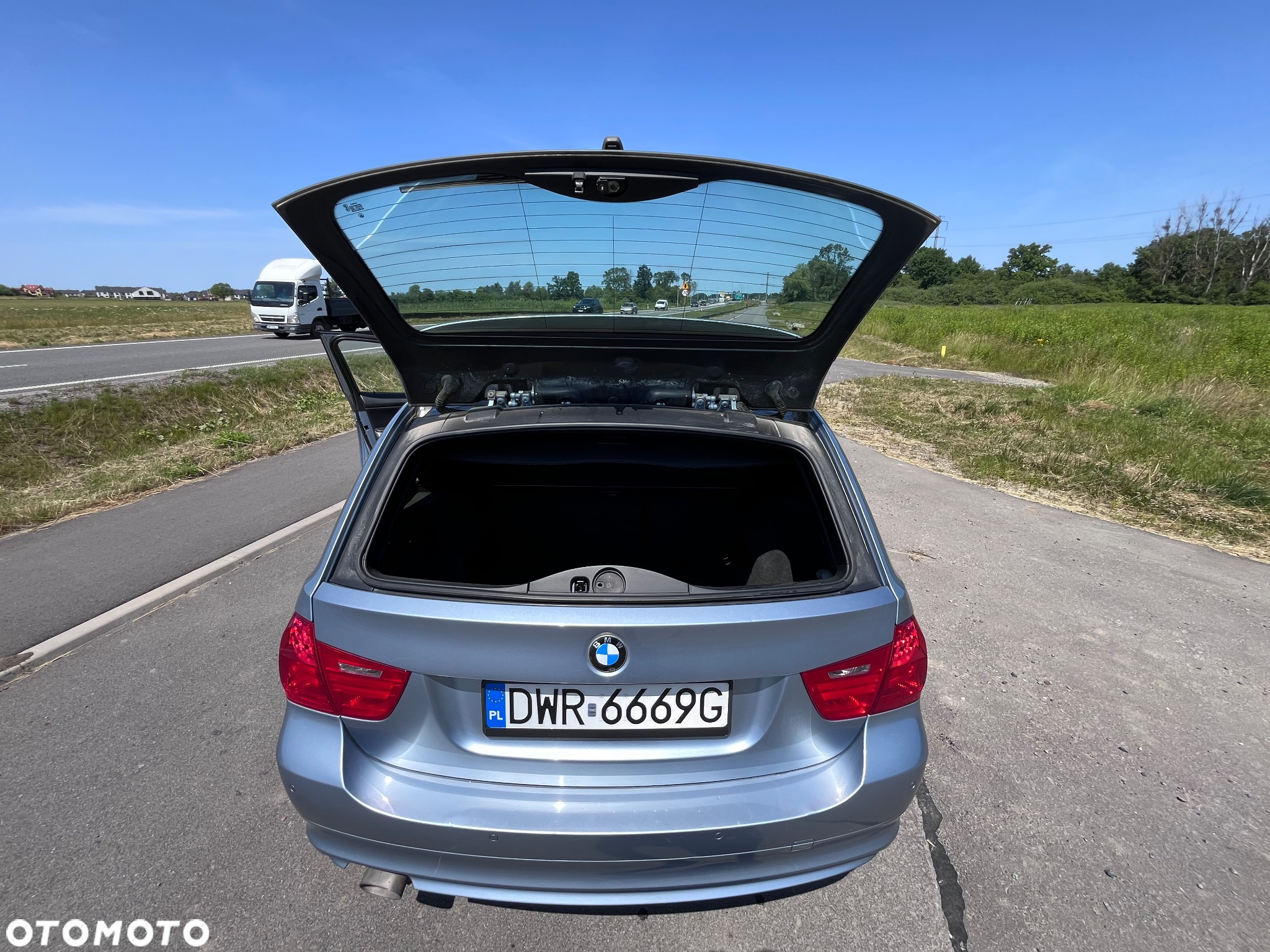 BMW Seria 3 318d Touring - 10