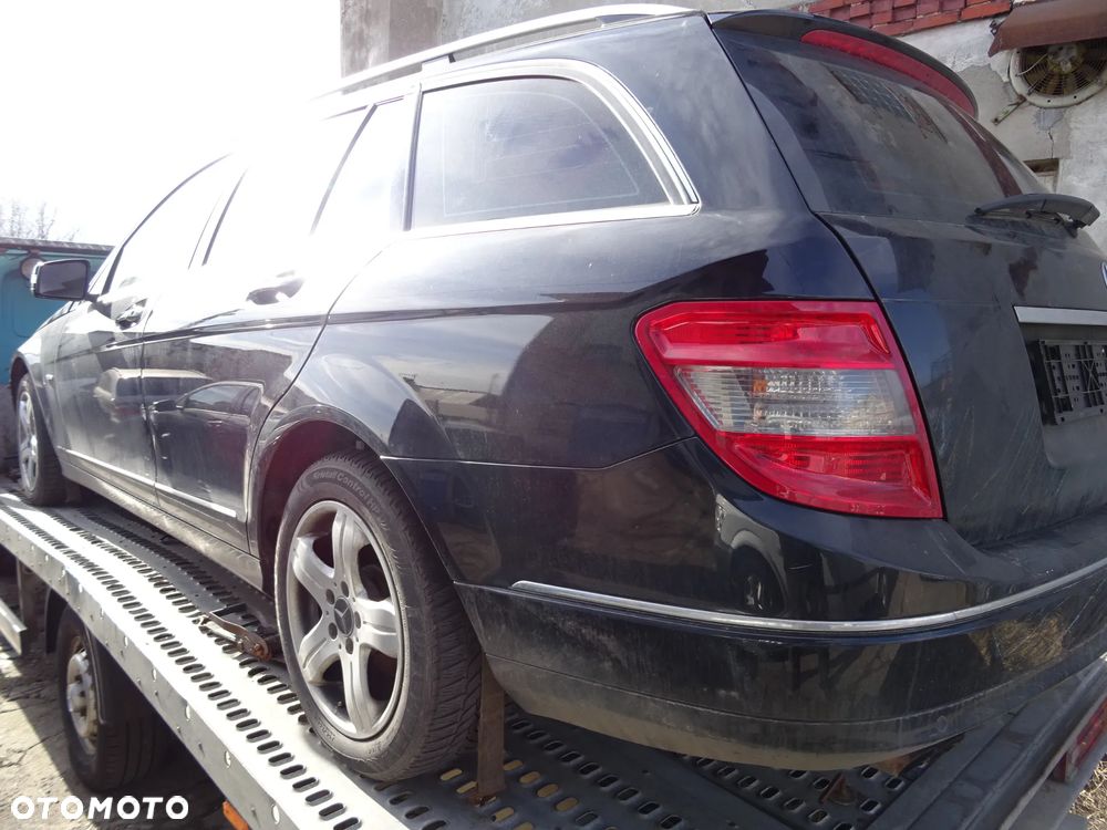 Mercedes-Benz Klasa C 180 BlueEFFICIENCY Avantgarde - 2