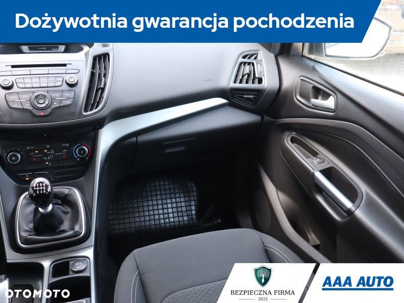 Ford Kuga - 10