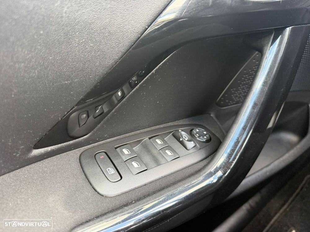 Peugeot 208 1.2 PureTech GT Line - 30