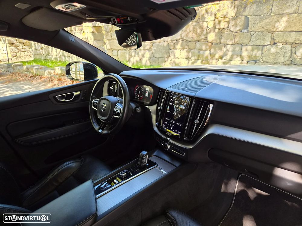 Volvo XC 60 2.0 T6 PHEV R-Design AWD - 22