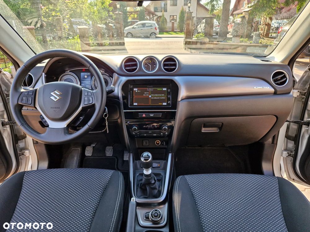 Suzuki Vitara 1.4 Boosterjet Premium 4WD - 17