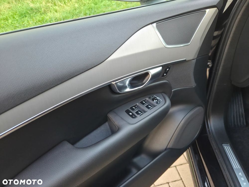 Volvo XC 90 B5 B AWD Momentum Pro - 26