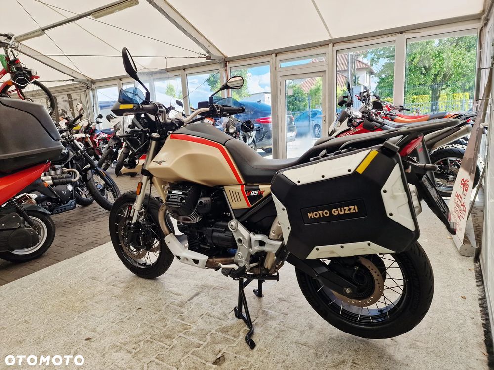 Moto Guzzi V85 - 23