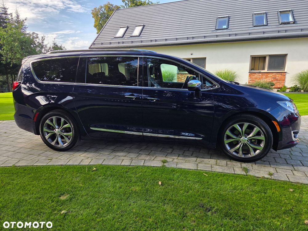 Chrysler Pacifica - 4