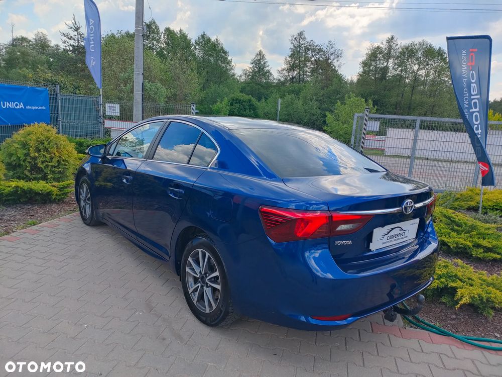 Toyota Avensis 1.8 Premium - 12