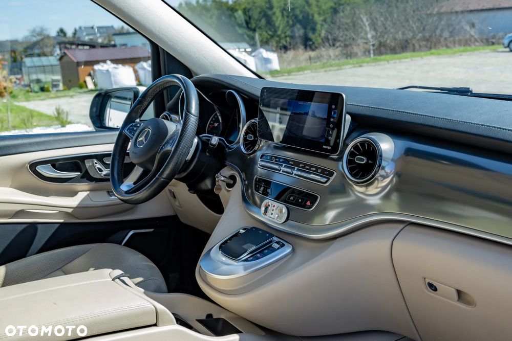 Mercedes-Benz Klasa V 300 d 4-Matic Exclusive 9G-Tronic (d³ugi) - 21