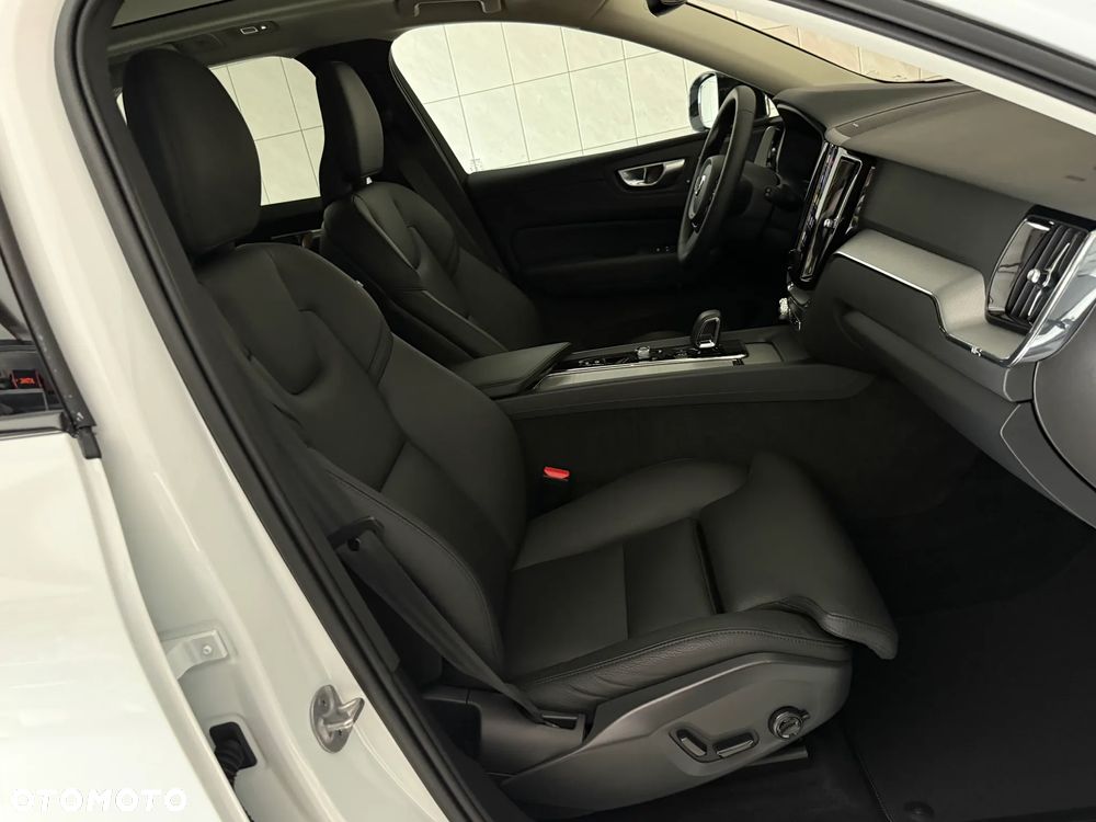 Volvo XC 60 B4 B Plus Dark - 12