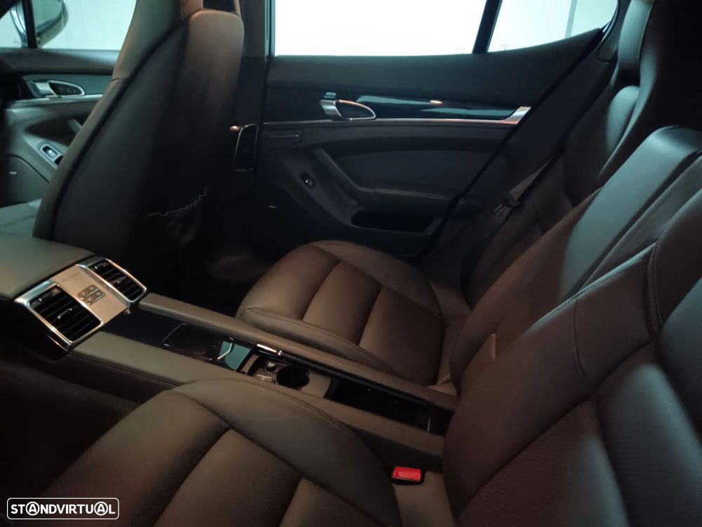 Porsche Panamera 4S PDK - 30