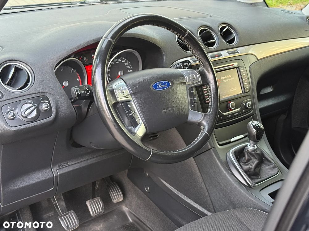 Ford Galaxy - 23