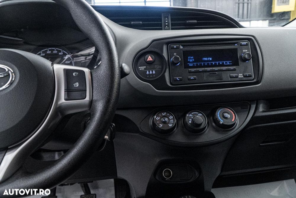 Toyota Yaris 1.0 L Eco - 26