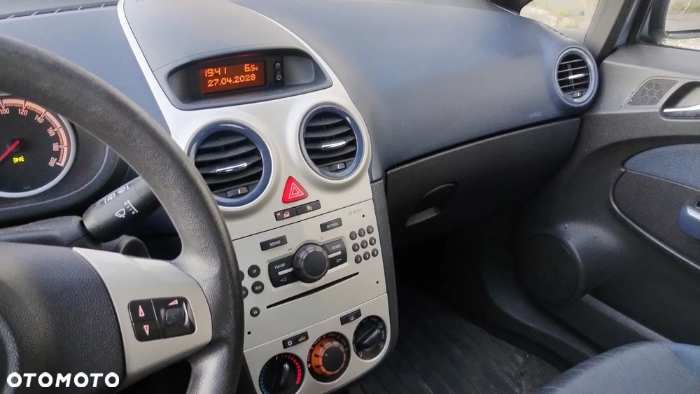 Opel Corsa 1.2 16V Cosmo - 3