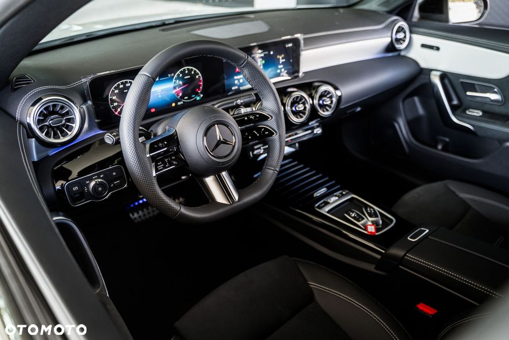 Mercedes-Benz CLA - 12