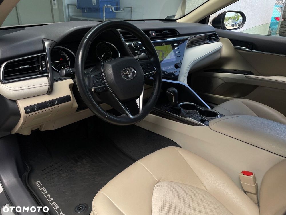 Toyota Camry - 6