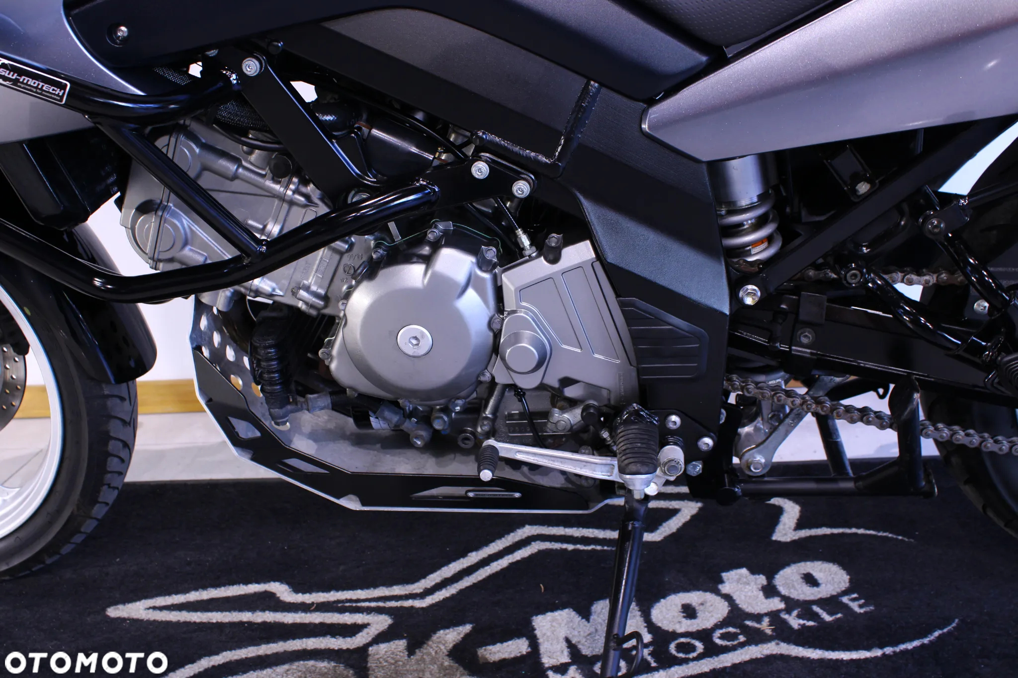 Suzuki DL - 27