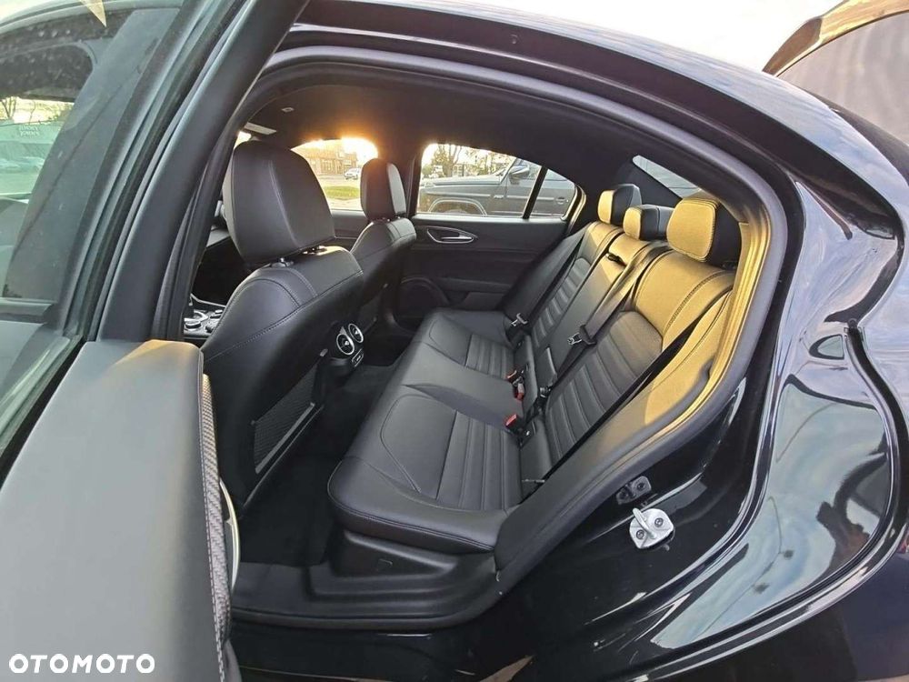 Alfa Romeo Giulia - 17