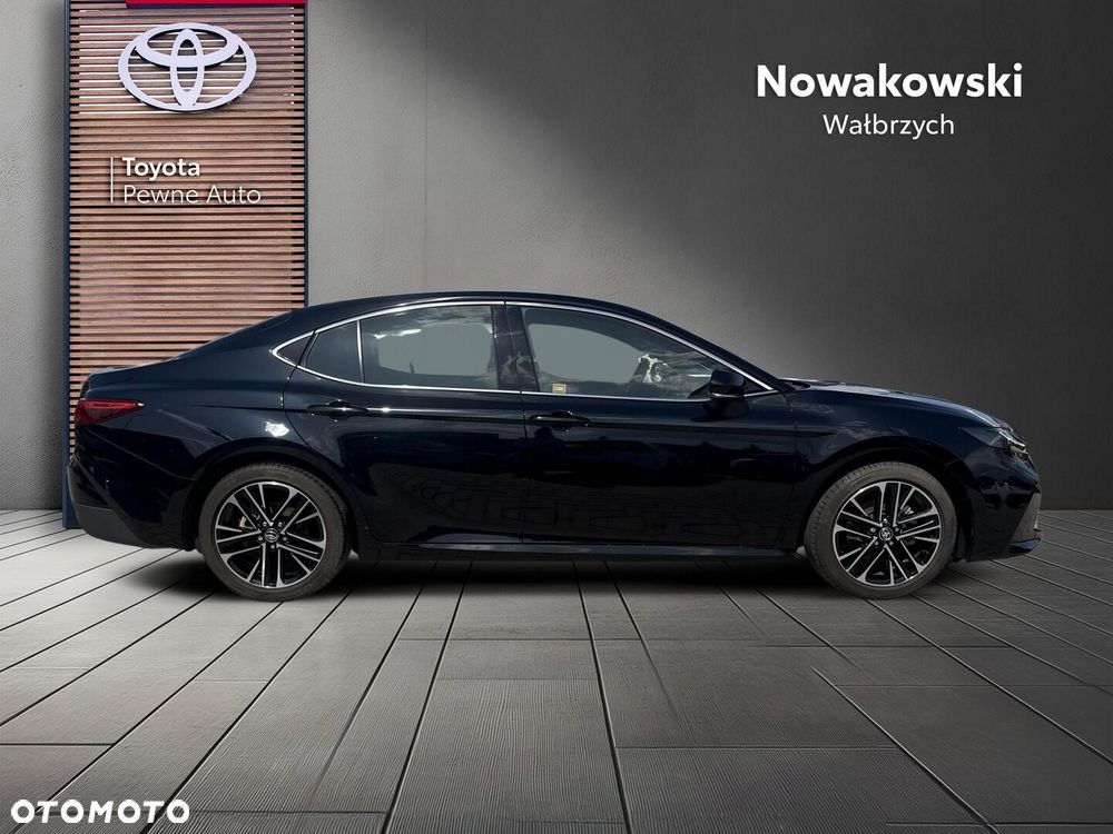 Toyota Camry - 6