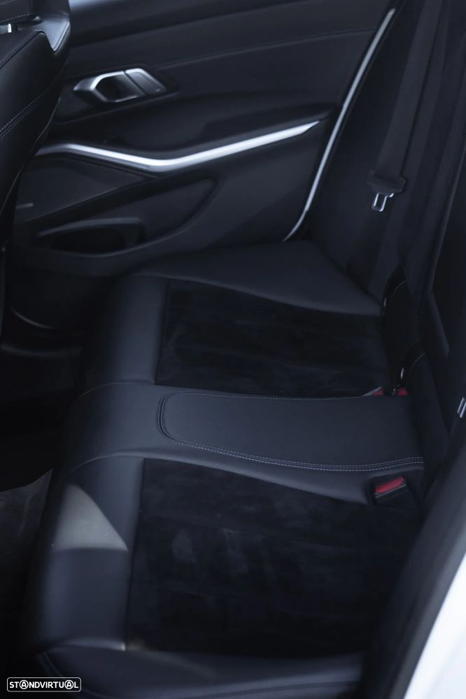 BMW 330 e Aut. M Sport - 23