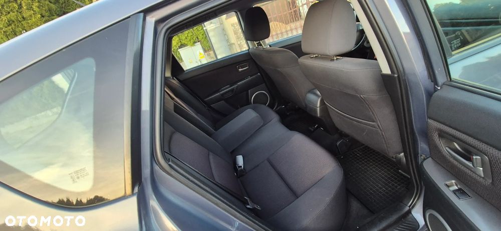 Mazda 3 1.6 Active + - 13