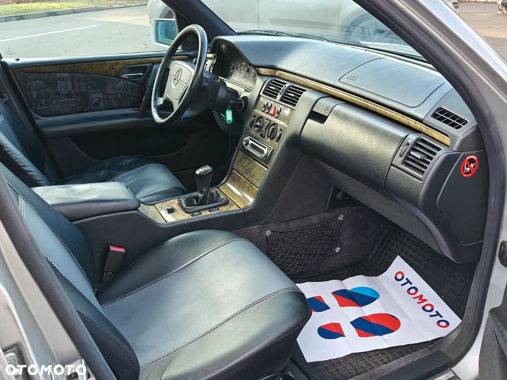 Mercedes-Benz Klasa E - 18