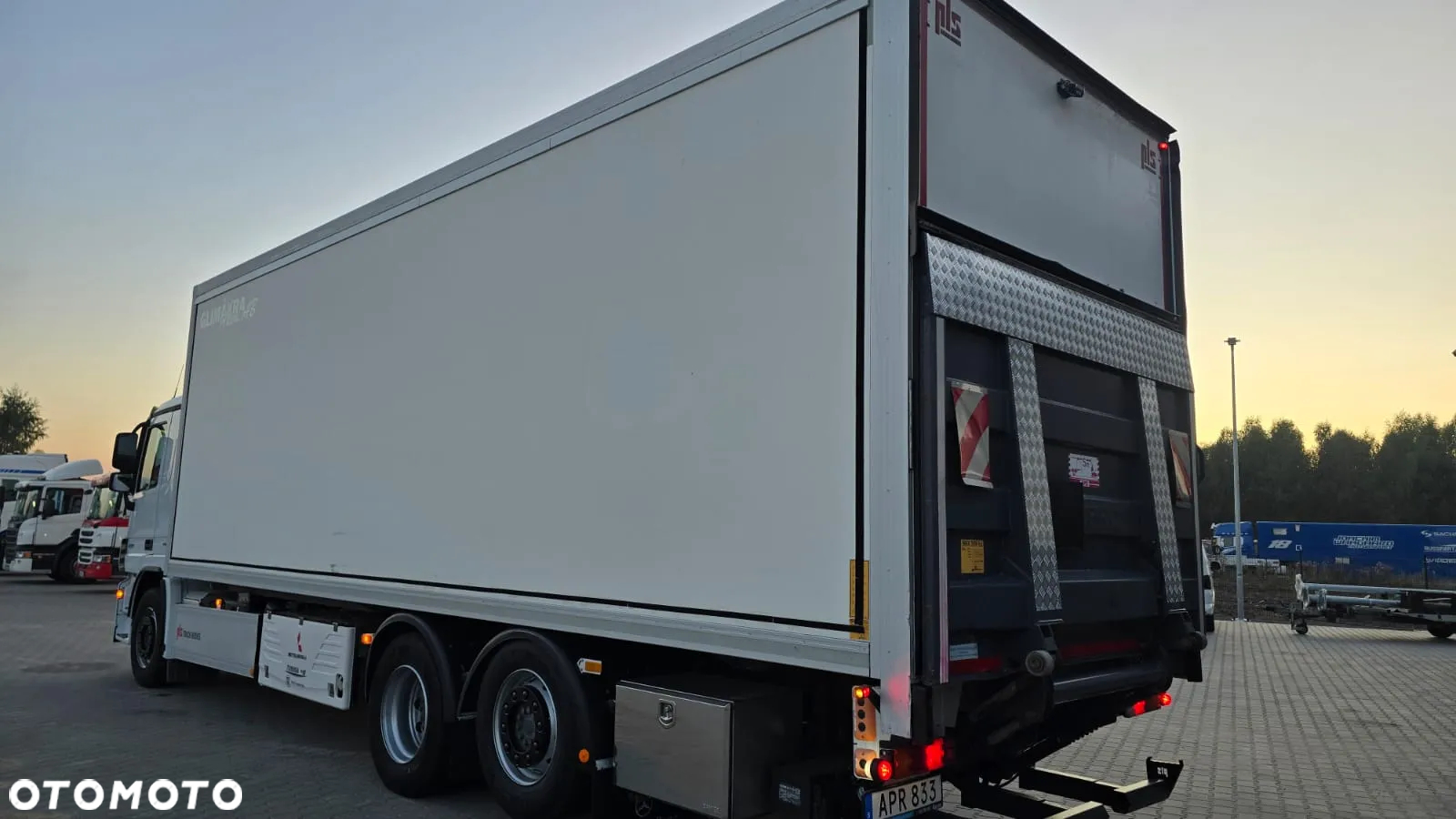 Mercedes-Benz Actros 2541 6x2 kontener izoterma niski przebieg super stan laweta rama do zabudowy - 12