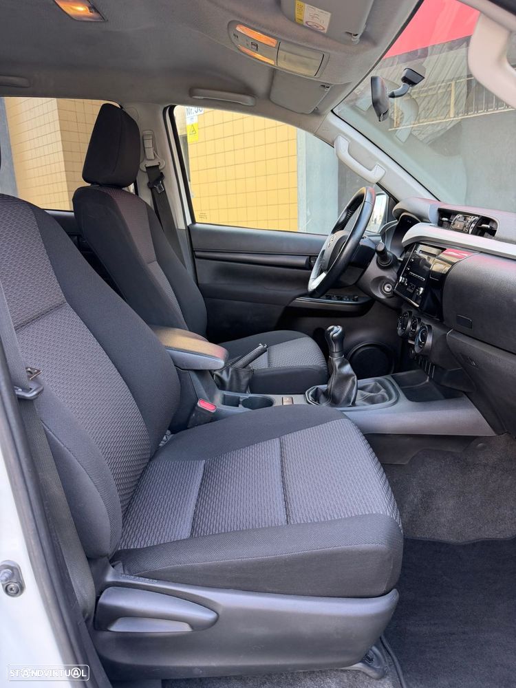 Toyota Hilux 2.4 D-4D 4WD CD CH - 22