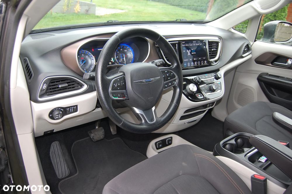 Chrysler Pacifica - 8