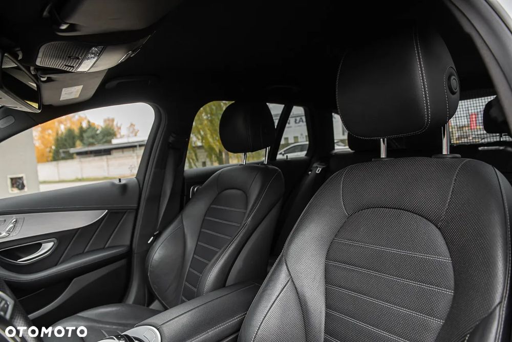 Mercedes-Benz Klasa C 400 4-Matic 9G-TRONIC - 18