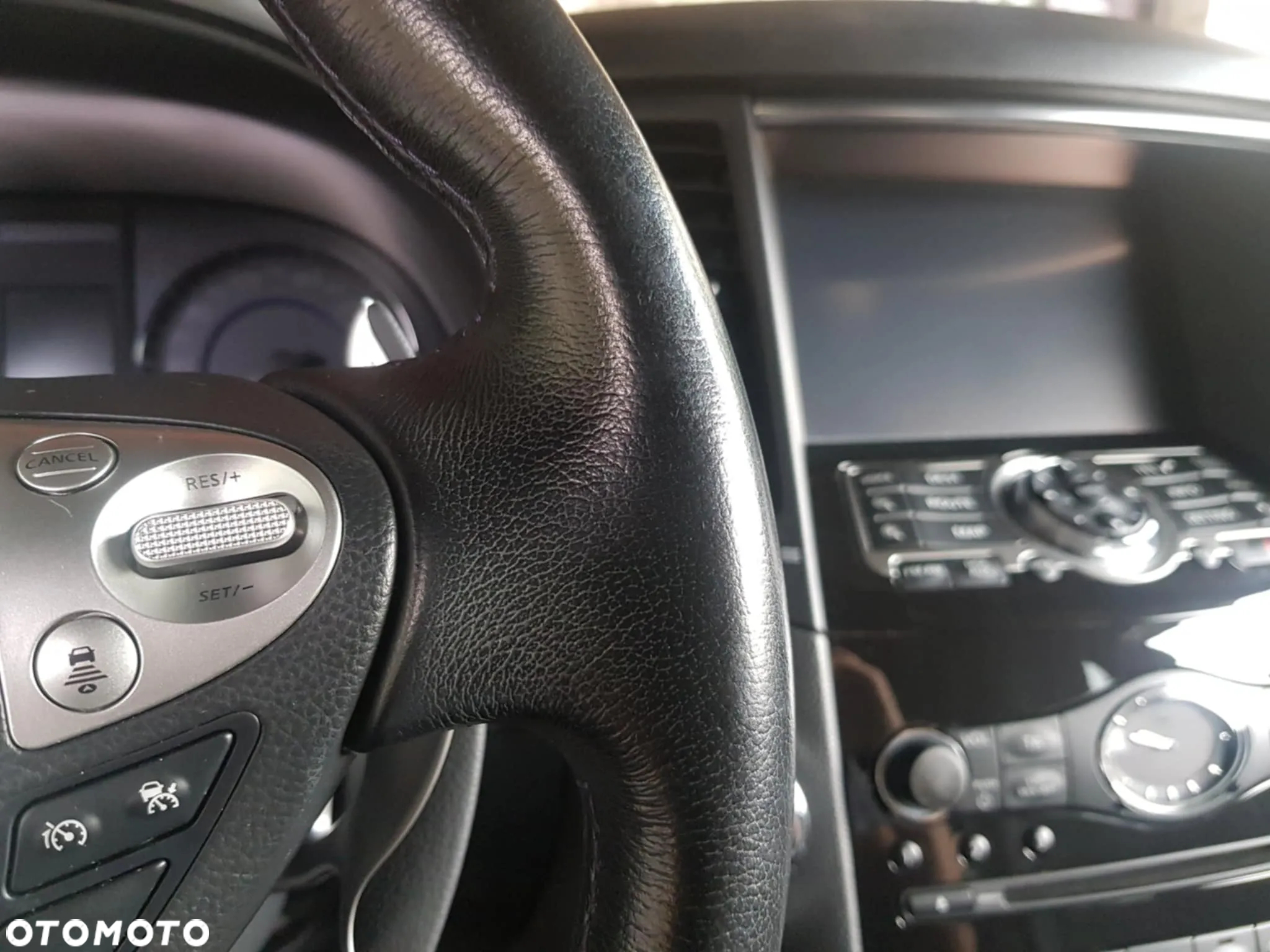 Infiniti QX70 - 28