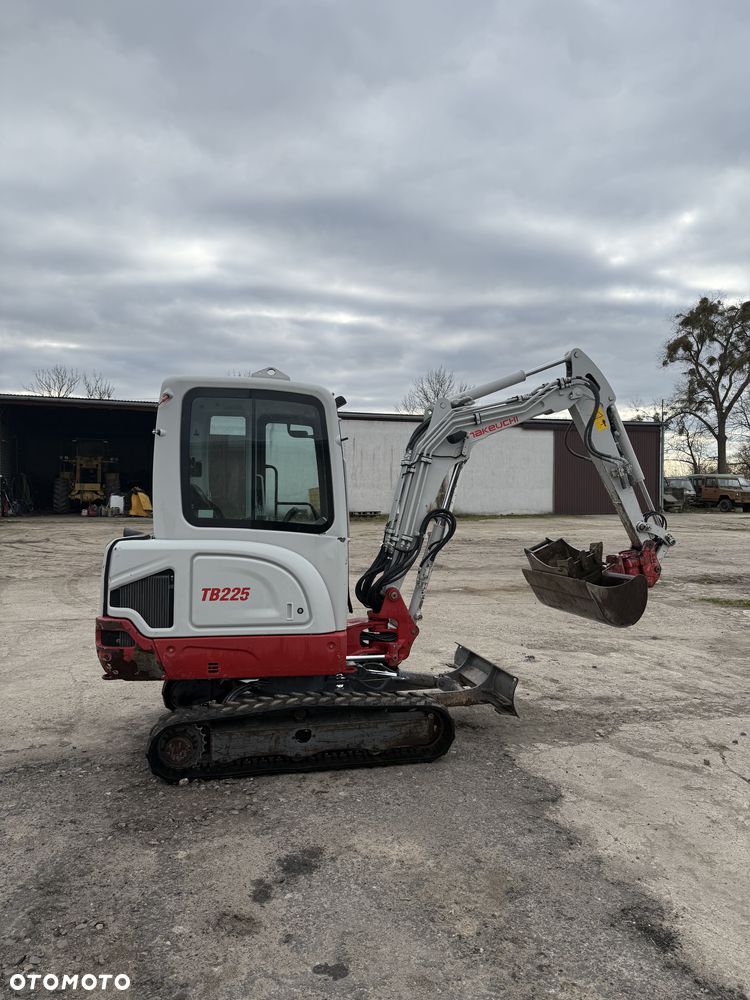 Takeuchi TB225 - 4