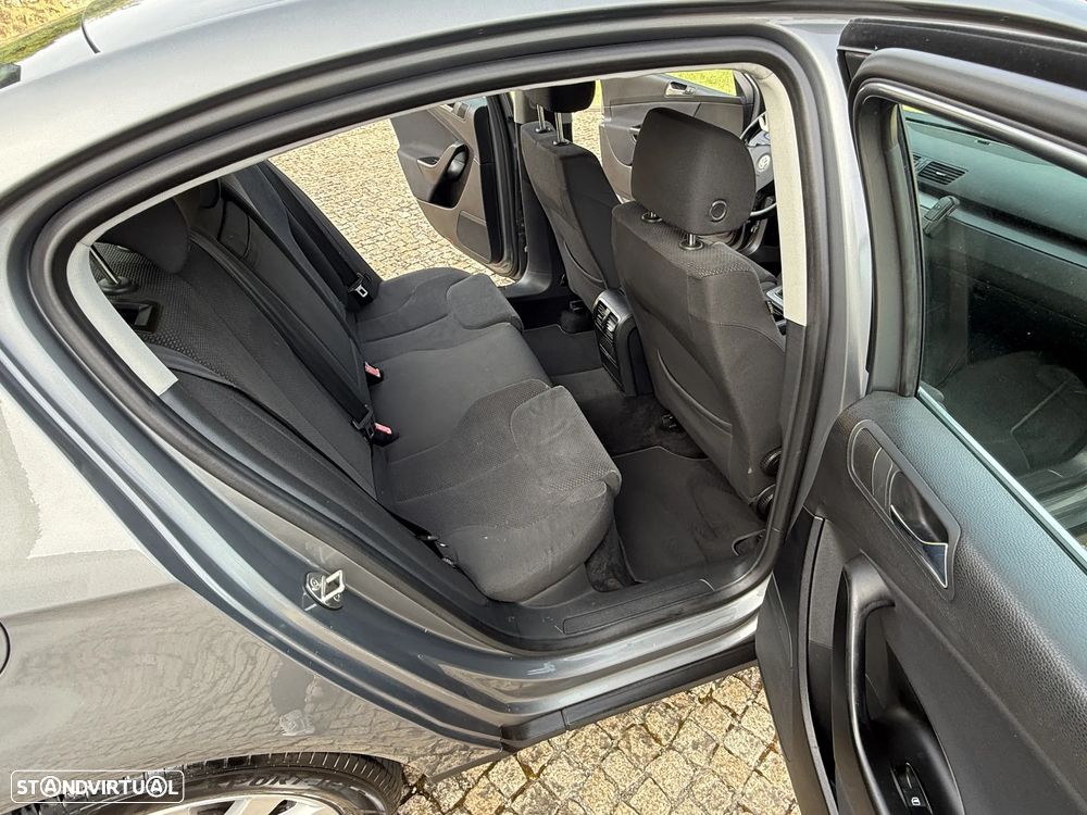 VW Passat 2.0 TDI Highline - 15