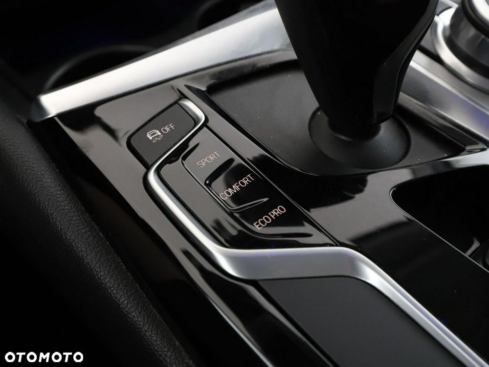 BMW Seria 5 520d - 29