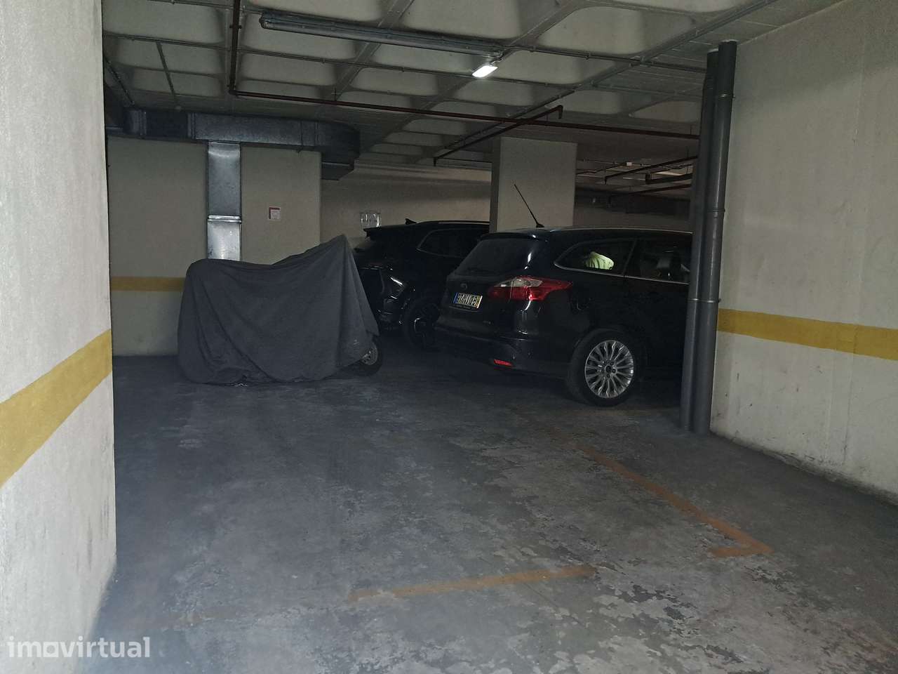 Lugar de estacionamento/ Parking space for rent - Grande imagem: 4/8