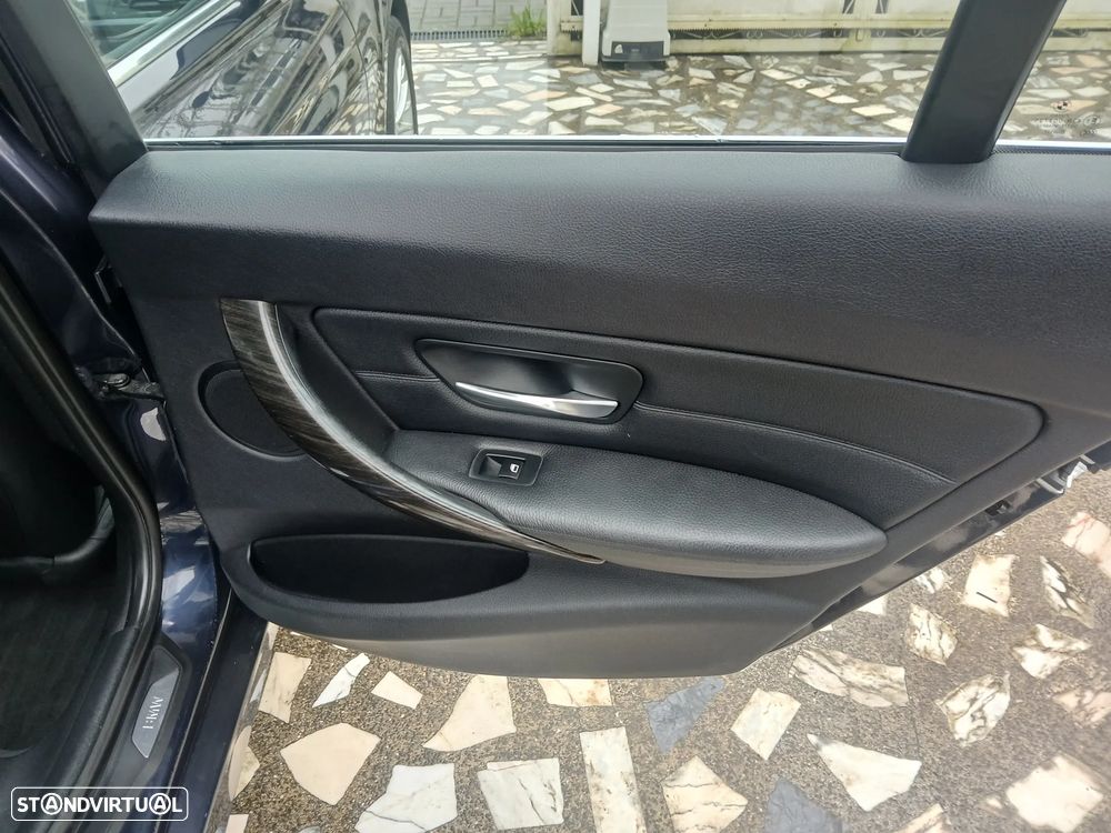 BMW 320 d Line Luxury - 24